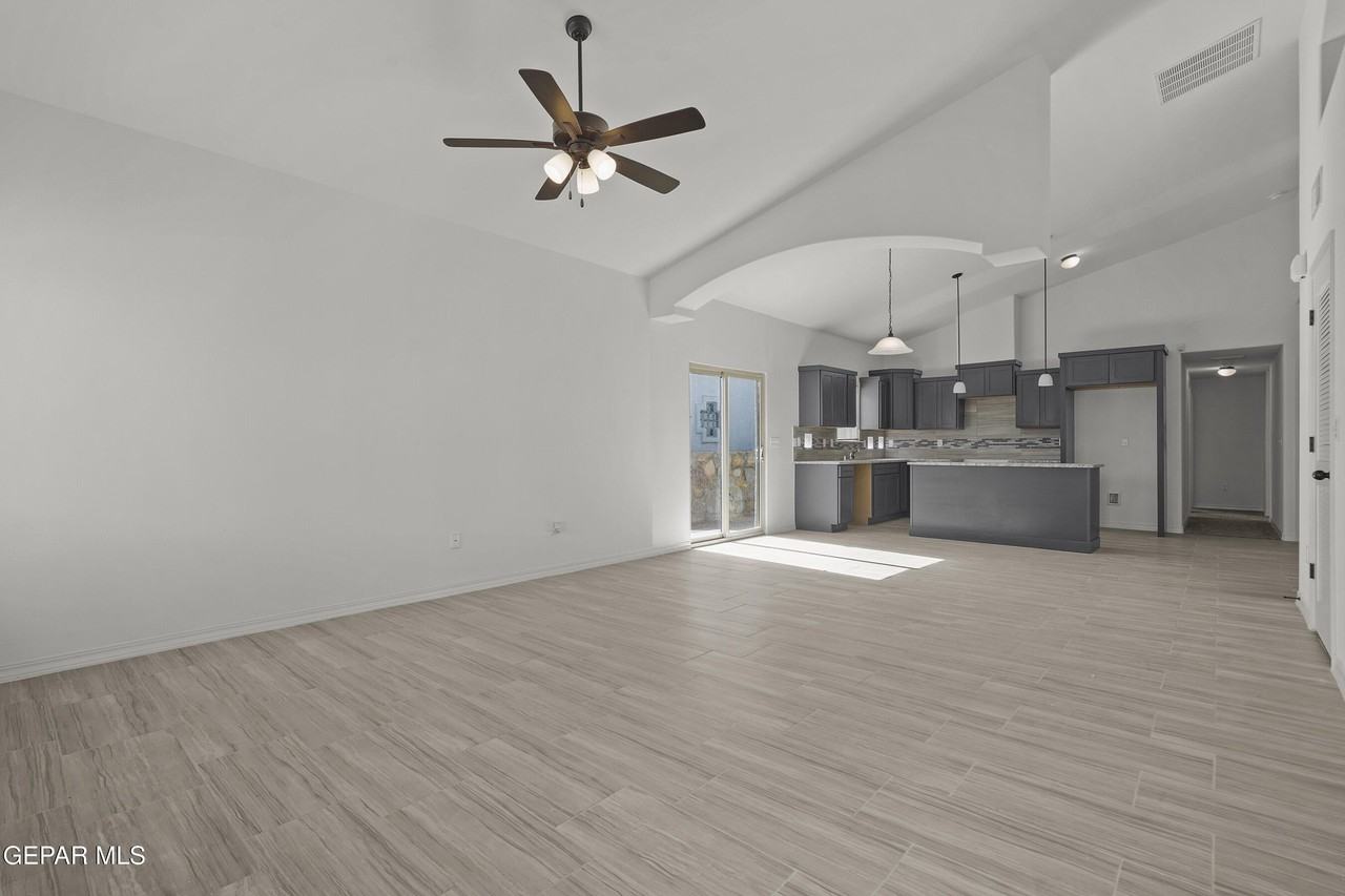 13853 Summer Story Ave - Photo 4 of 26