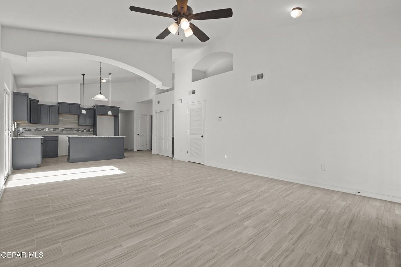 13853 Summer Story Ave - Photo 5 of 26