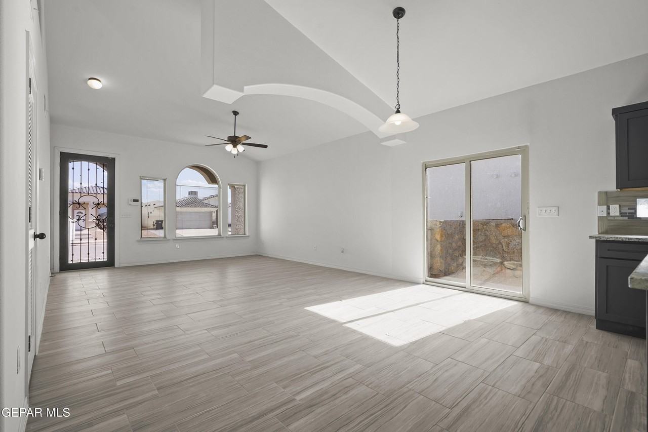 13853 Summer Story Ave - Photo 7 of 26