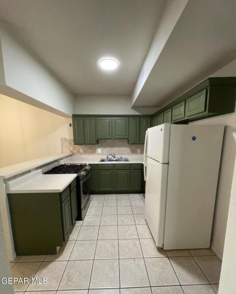 206 Vic Clark Ct Unit B - Photo 3 of 13