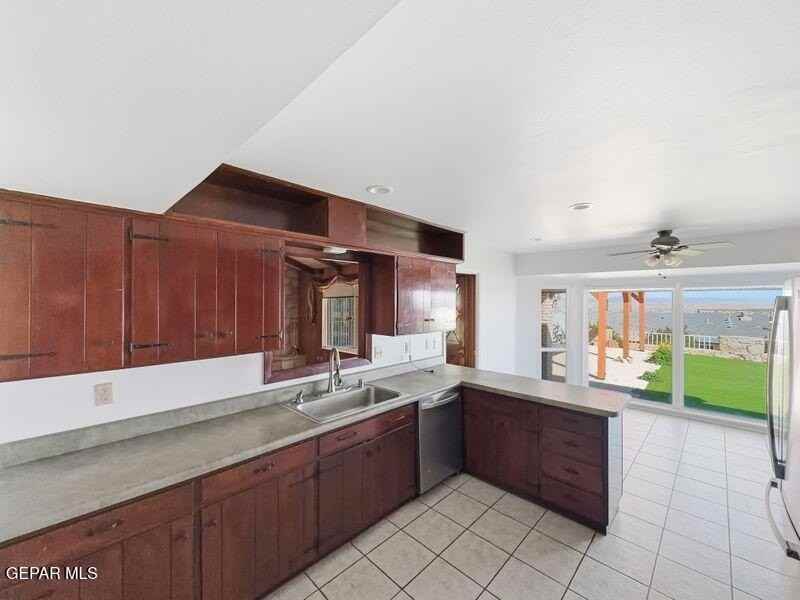 9000 Rancich St - Photo 7 of 32