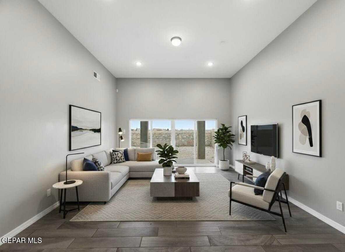 11365 Hidalgo Dr - Photo 2 of 35