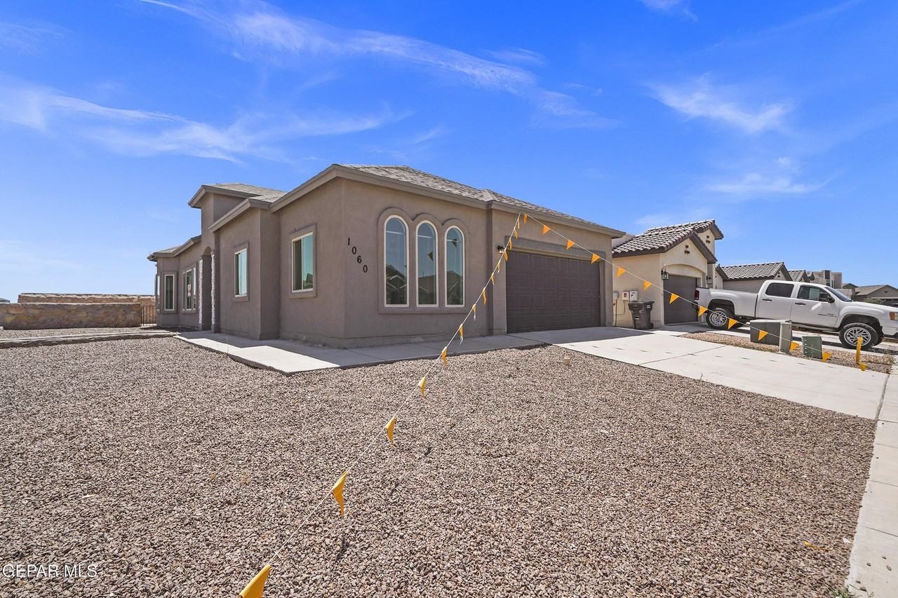 1060 Summer Rain St - Photo 2 of 26