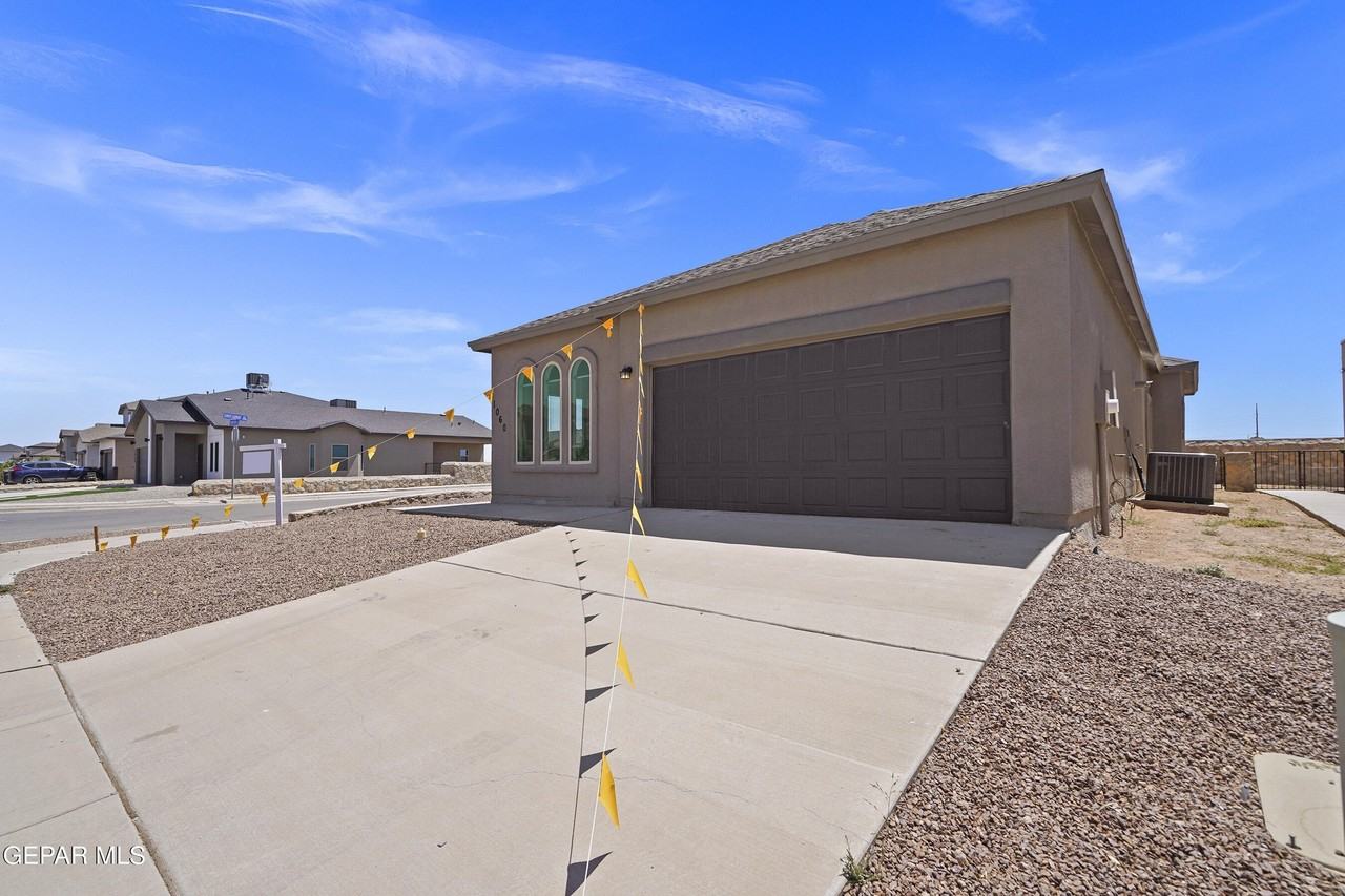 1060 Summer Rain St - Photo 3 of 26