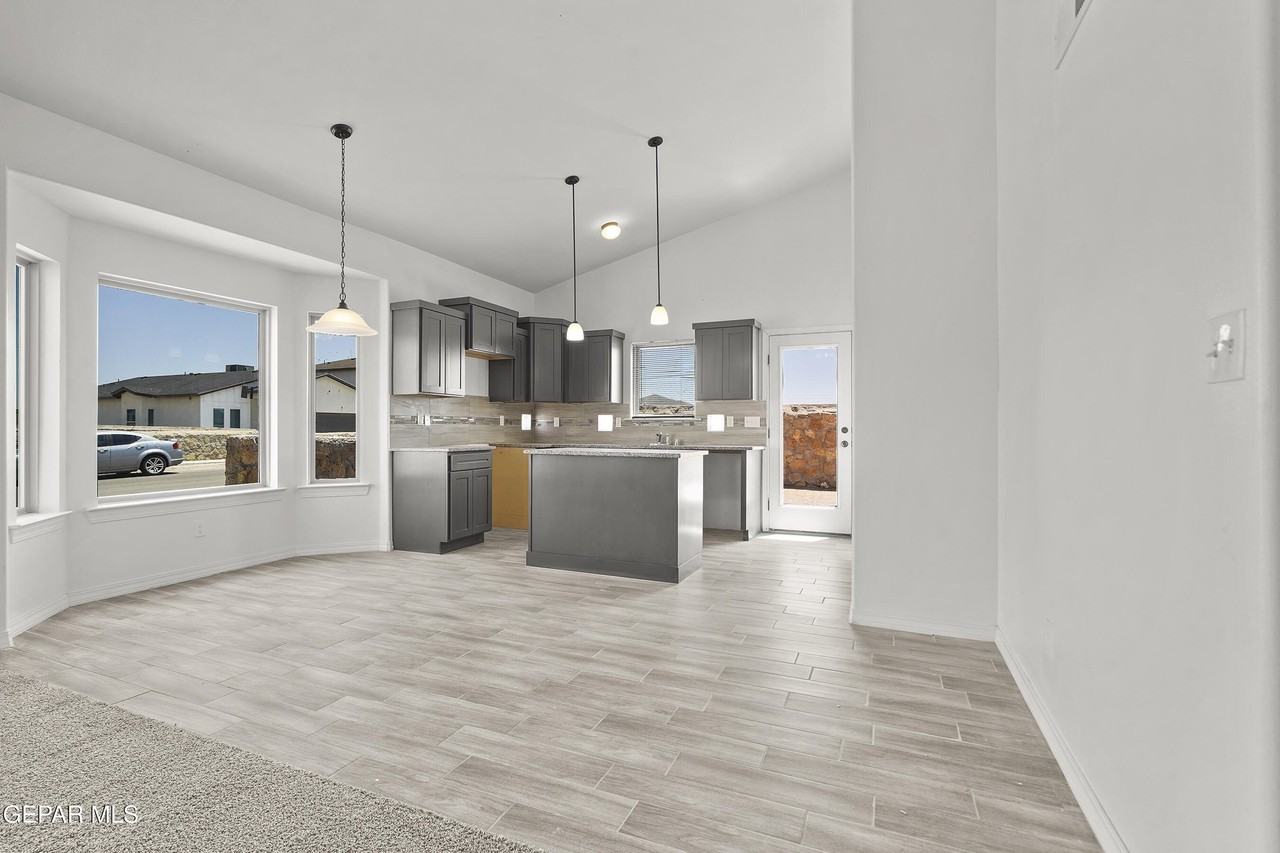 1060 Summer Rain St - Photo 6 of 26