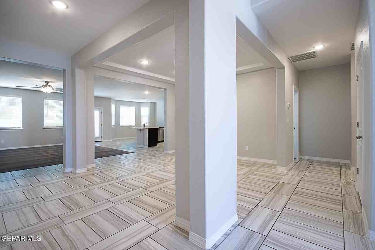 2621 Mike Price Dr - Photo 5 of 49