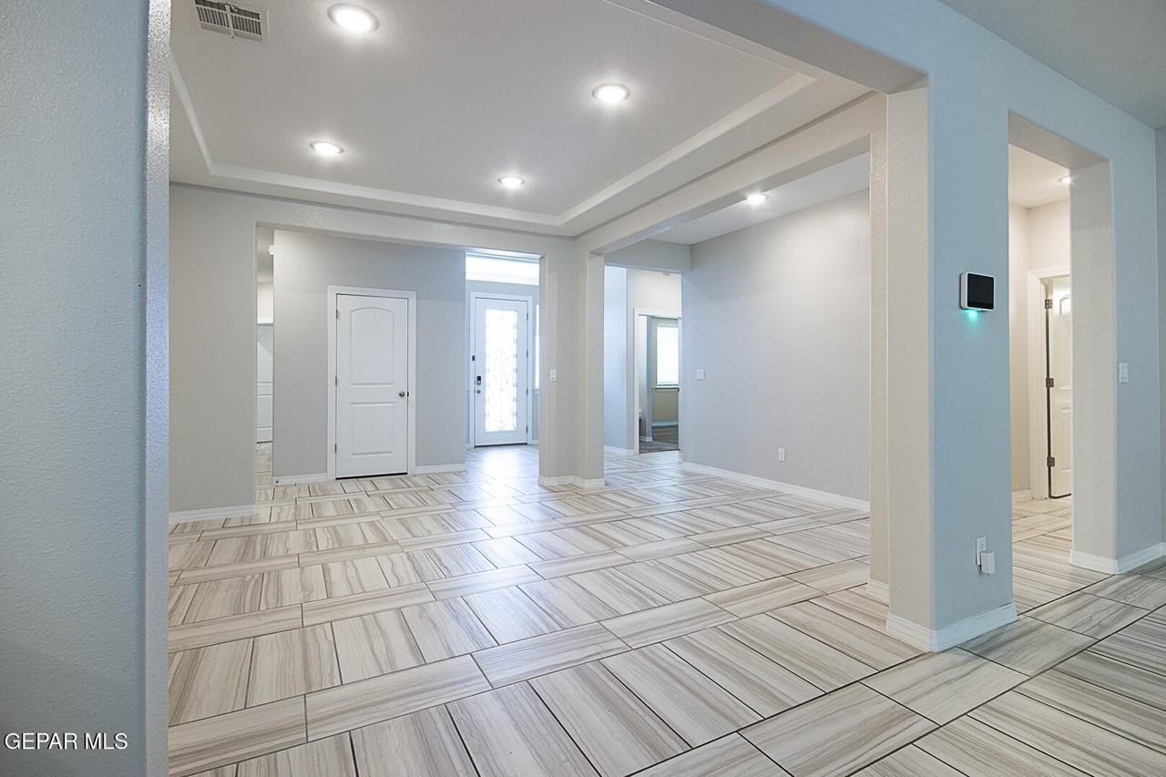 2621 Mike Price Dr - Photo 4 of 49