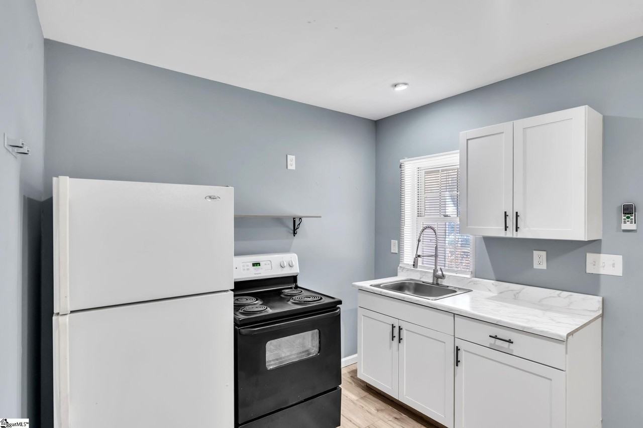 189B North St #B - Photo 2 of 14