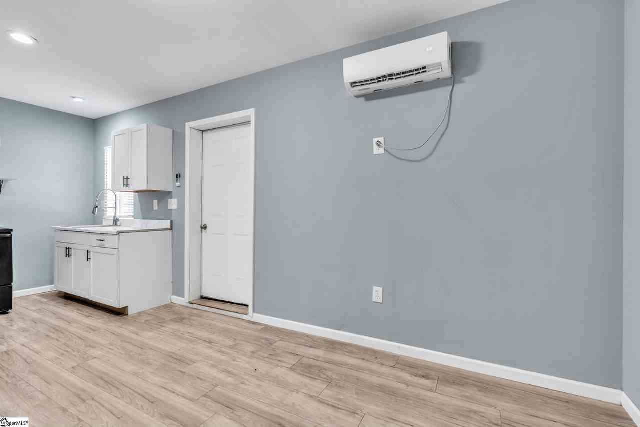 189B North St #B - Photo 3 of 14