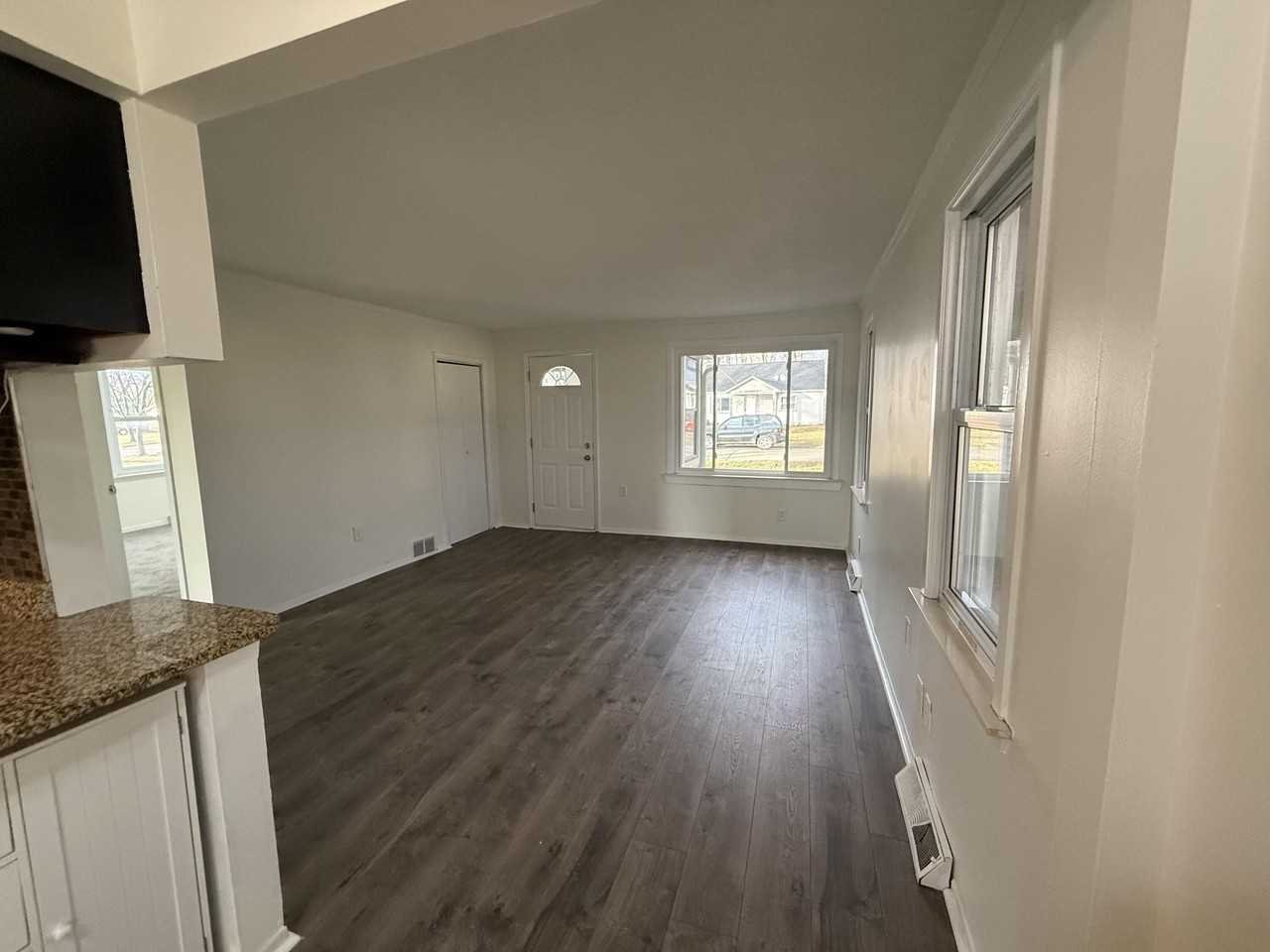 11691 Cornell St - Photo 7 of 34