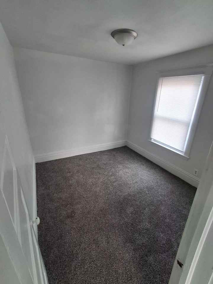 531 Eastern Ave Ne Unit B - Photo 7 of 9