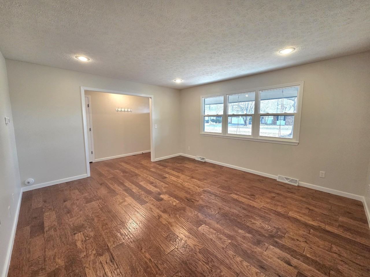 213 W Aven Ave - Photo 5 of 19