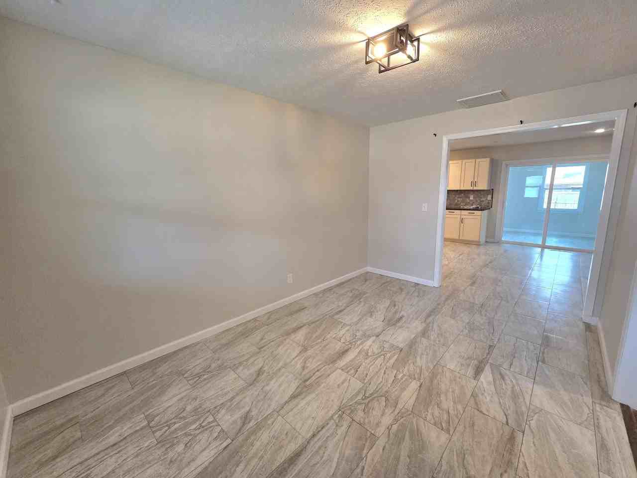 213 W Aven Ave - Photo 6 of 19