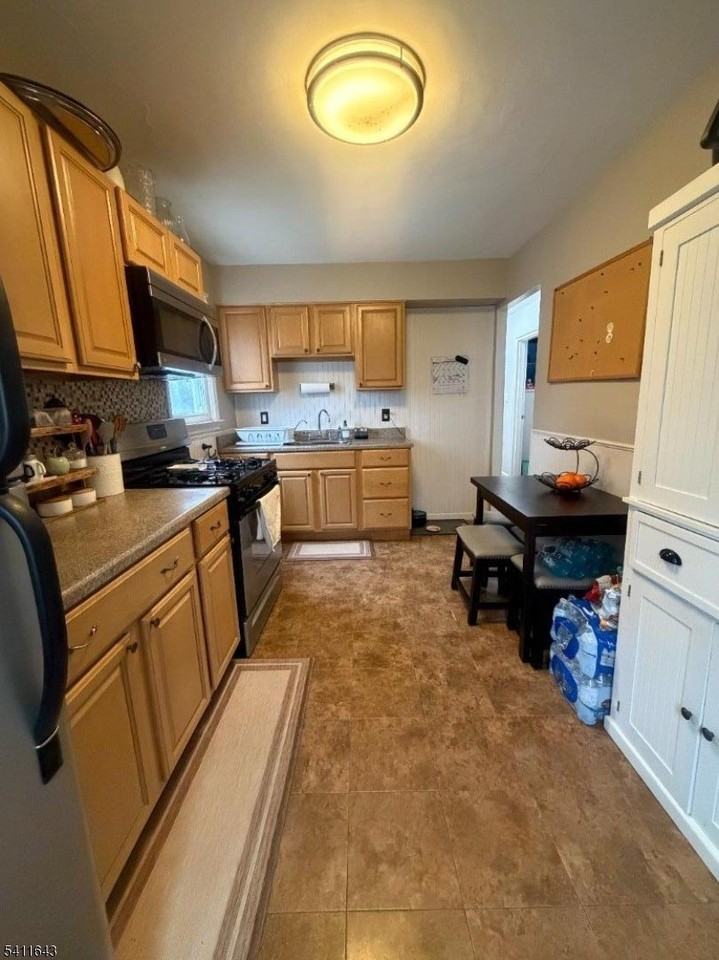 54 Lindale Ct - Photo 3 of 11