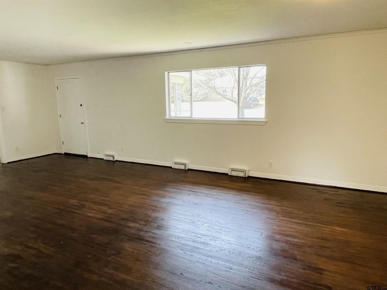 3210 S Donnybrook Ave - Photo 3 of 15