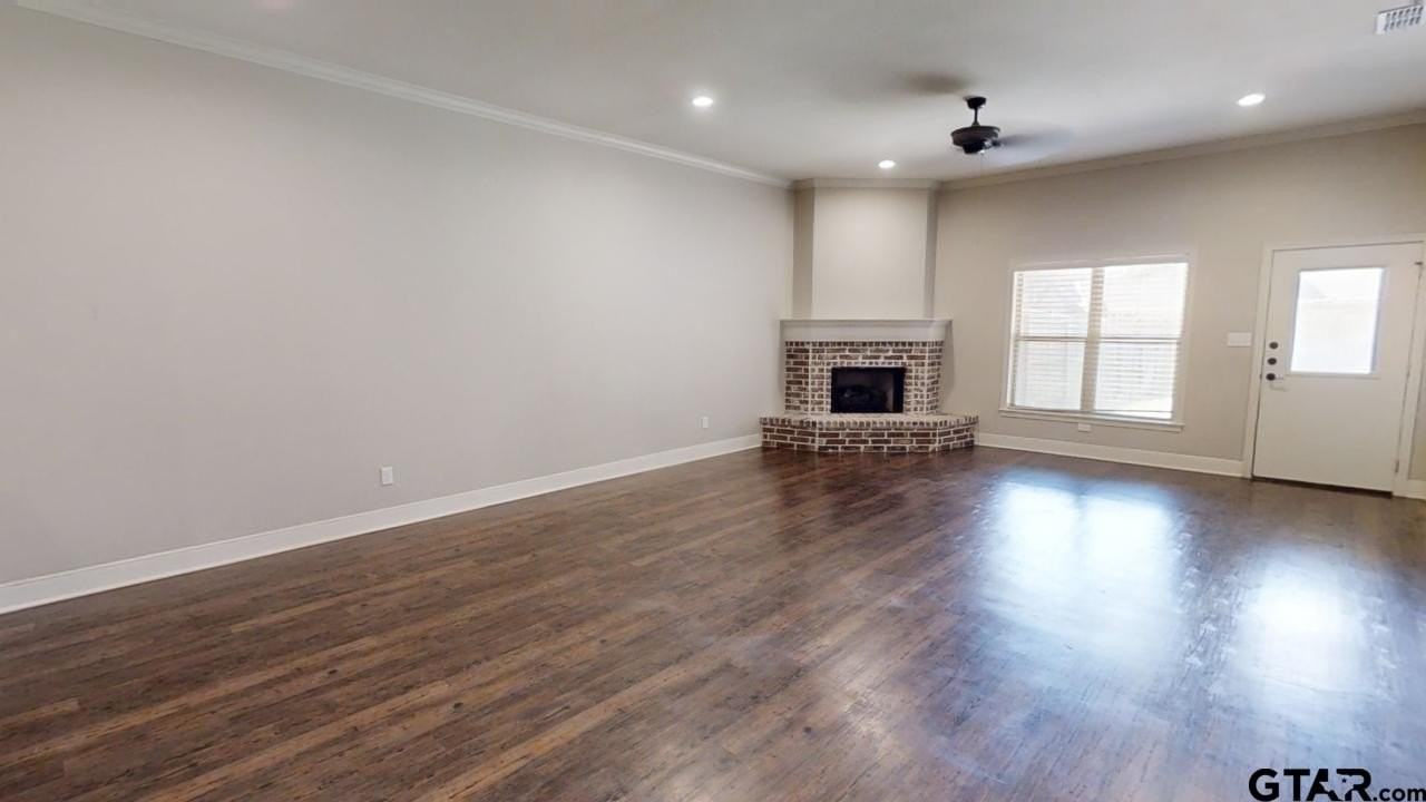 5401 Briar Cove Dr - Photo 3 of 24