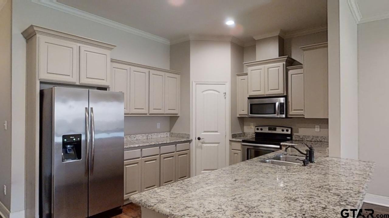 5401 Briar Cove Dr - Photo 7 of 24