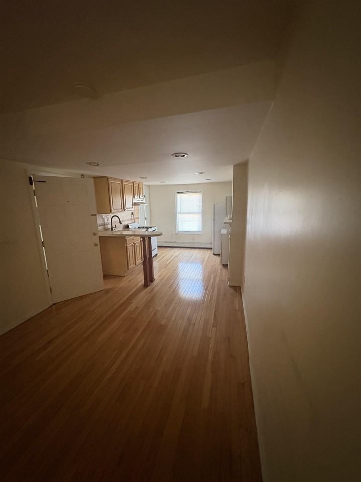 232 5th St #C - Photo 3 of 4