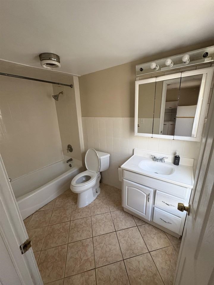 232 5th St #C - Photo 4 of 4