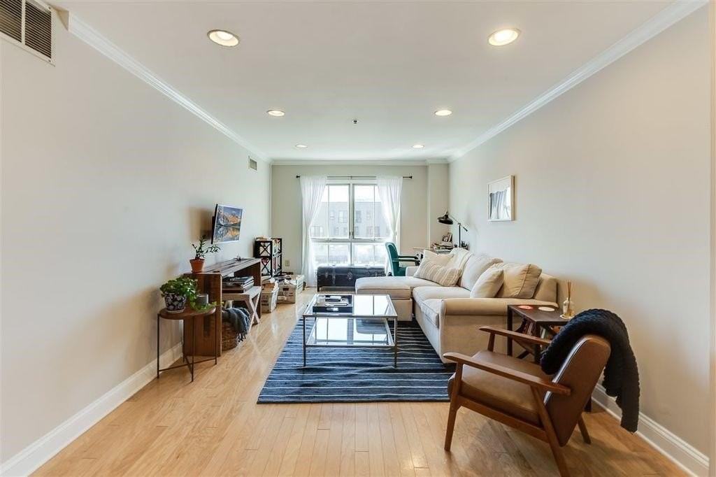 711 Clinton St #6A - Photo 4 of 15