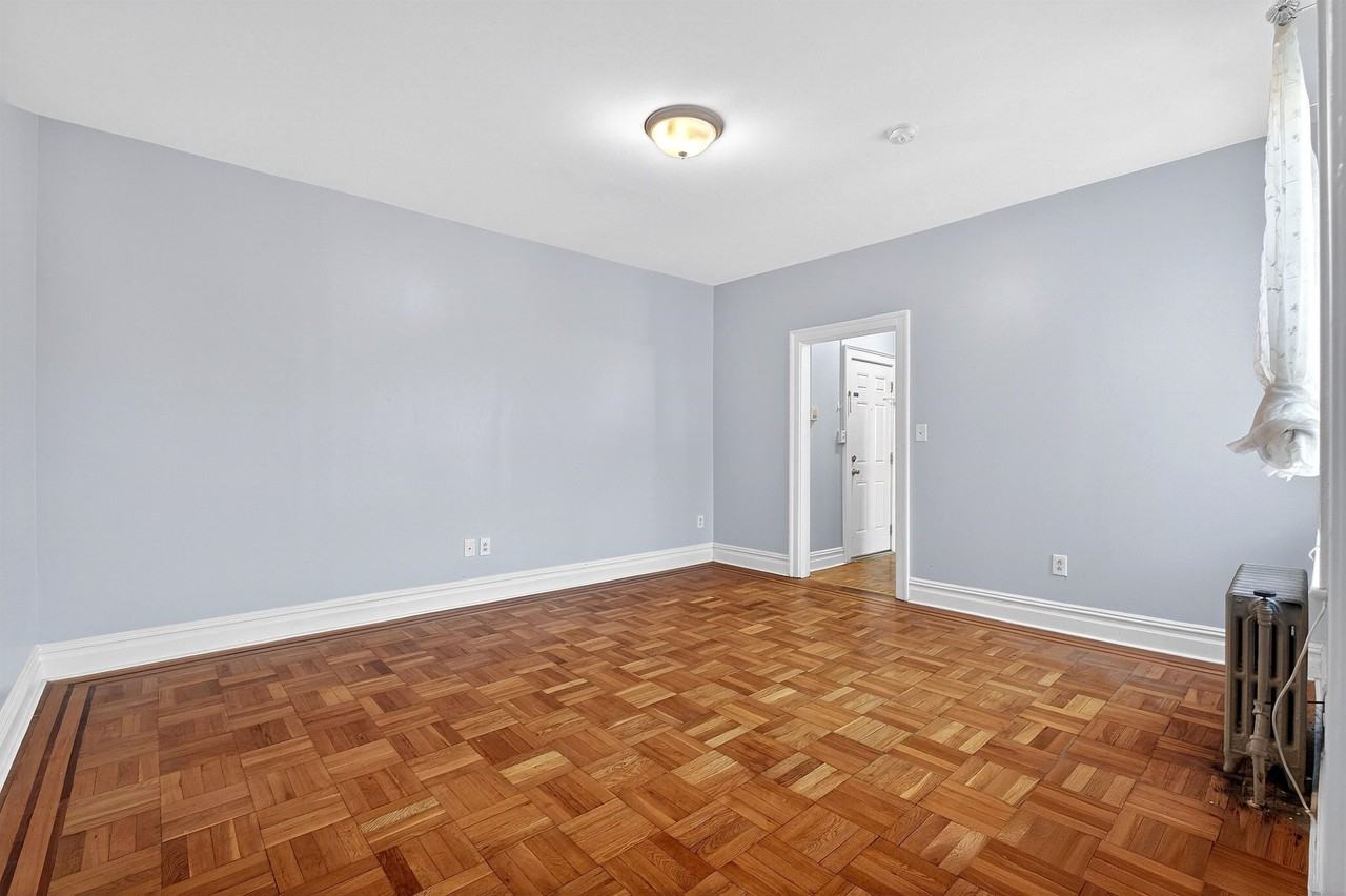 149 Bentley Ave #E5 - Photo 2 of 14