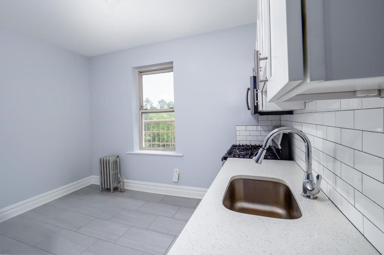 149 Bentley Ave #E5 - Photo 6 of 14