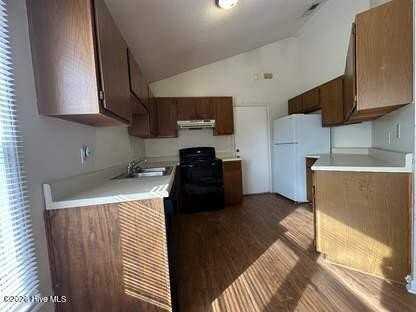 219 Wedgewood Dr - Photo 3 of 10