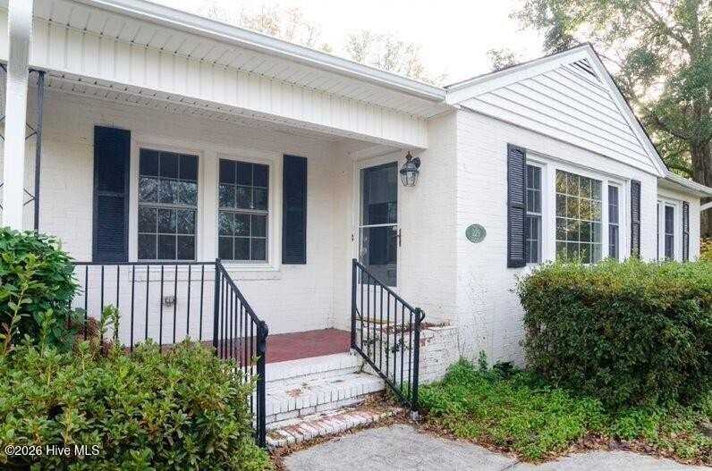 229 Lullwater Dr - Photo 2 of 21