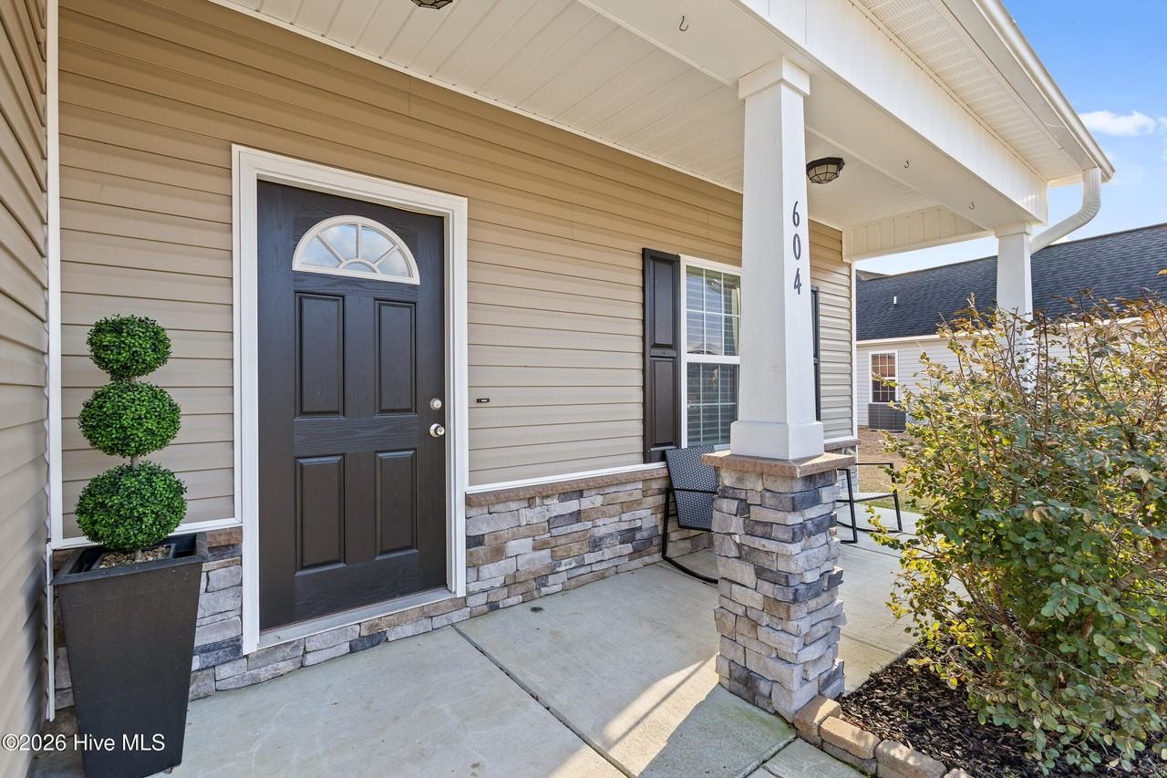 604 Carat Ct - Photo 3 of 34