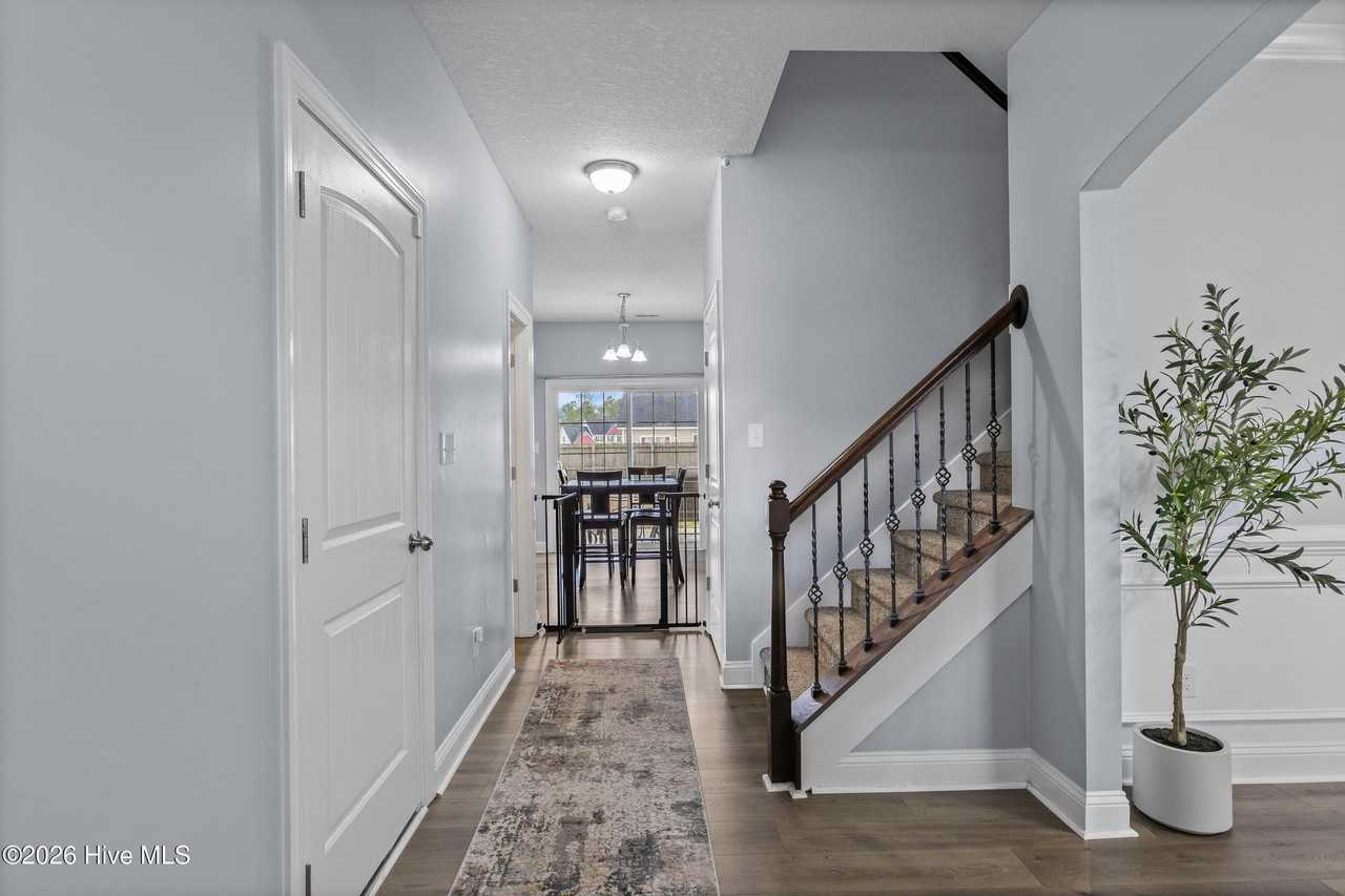 604 Carat Ct - Photo 4 of 34