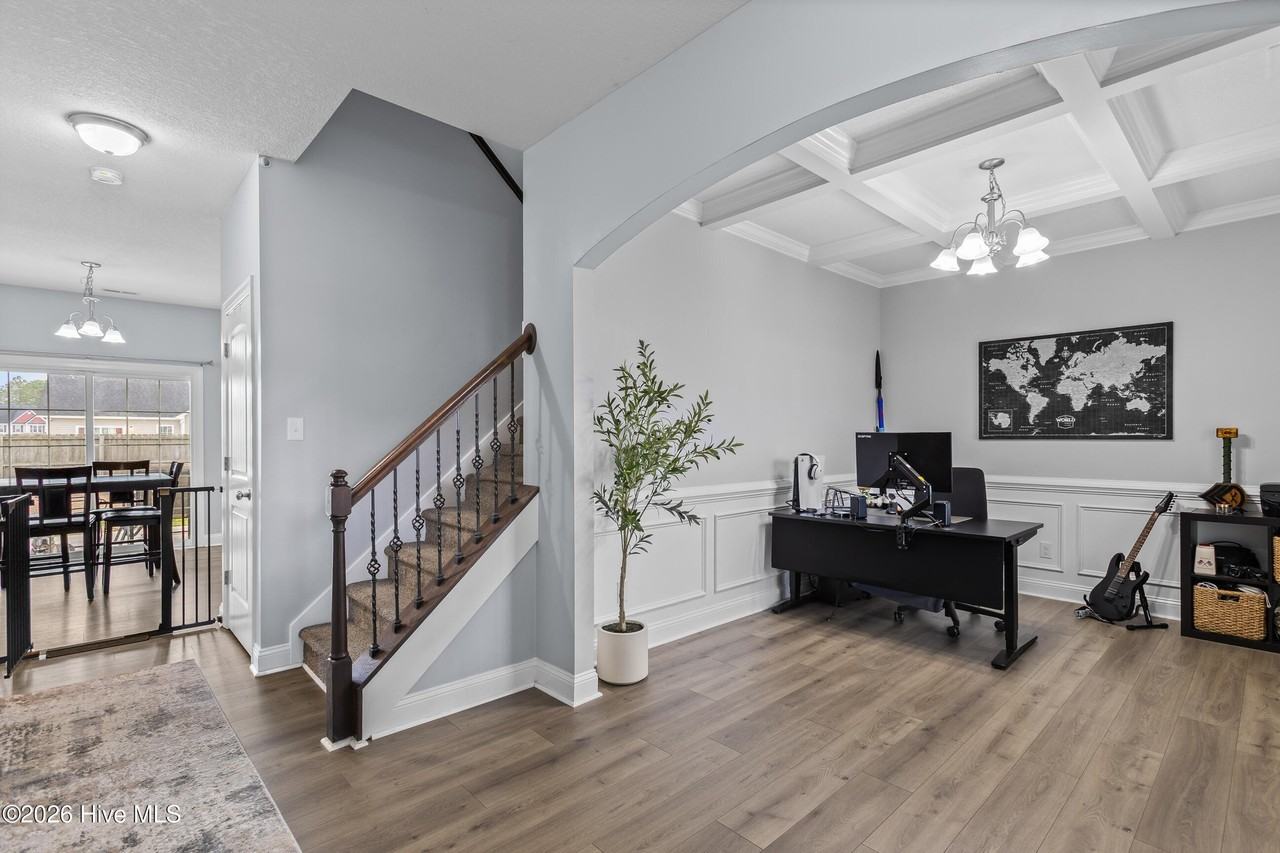 604 Carat Ct - Photo 5 of 34