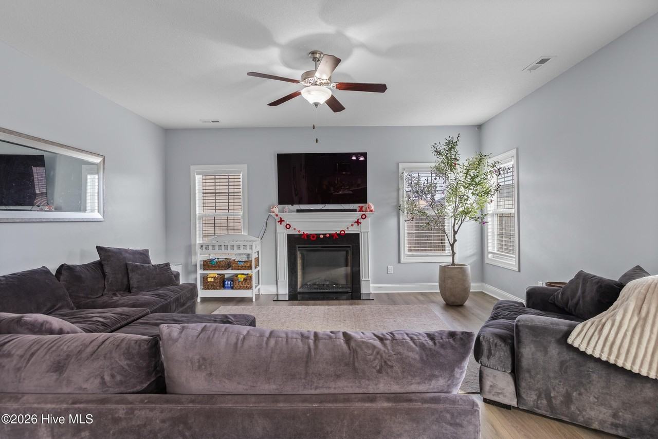 604 Carat Ct - Photo 7 of 34