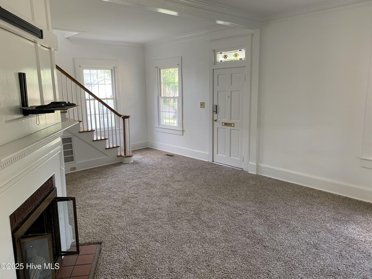 805 Raleigh St - Photo 3 of 9