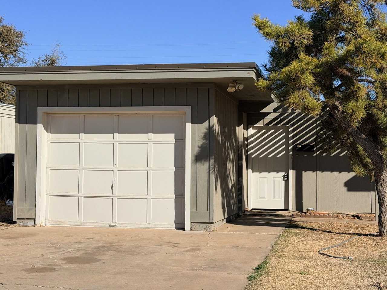 3714 53rd St Apt B - Photo 2 of 17