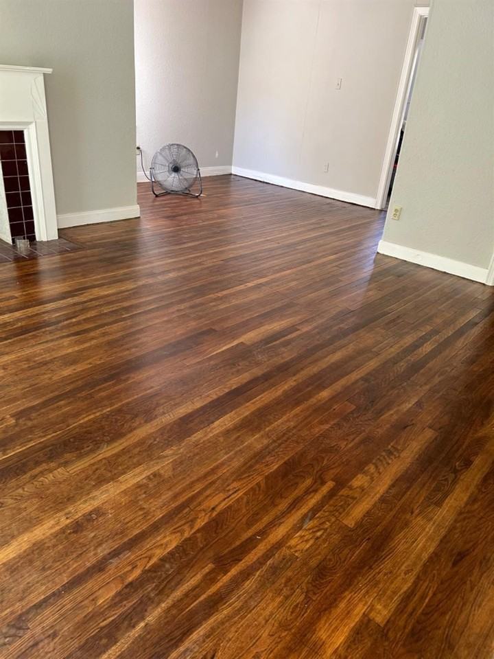 2818 27th St - Photo 3 of 7