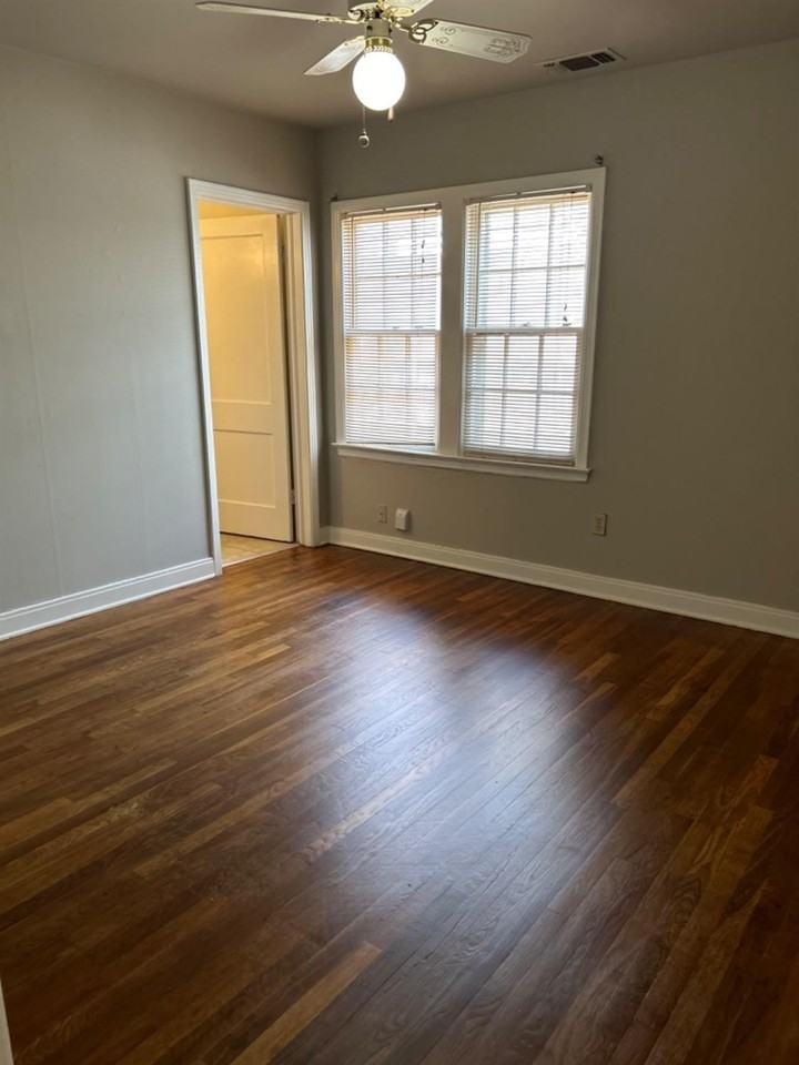 2818 27th St - Photo 4 of 7