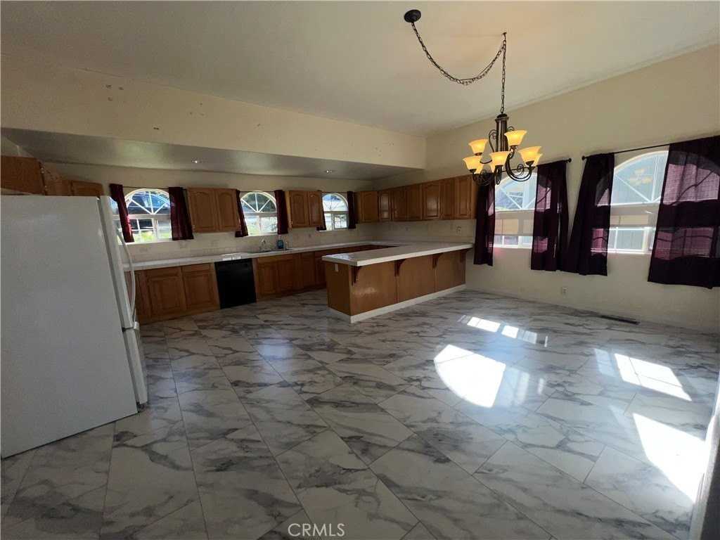 19023 Deer Hill Rd - Photo 5 of 17