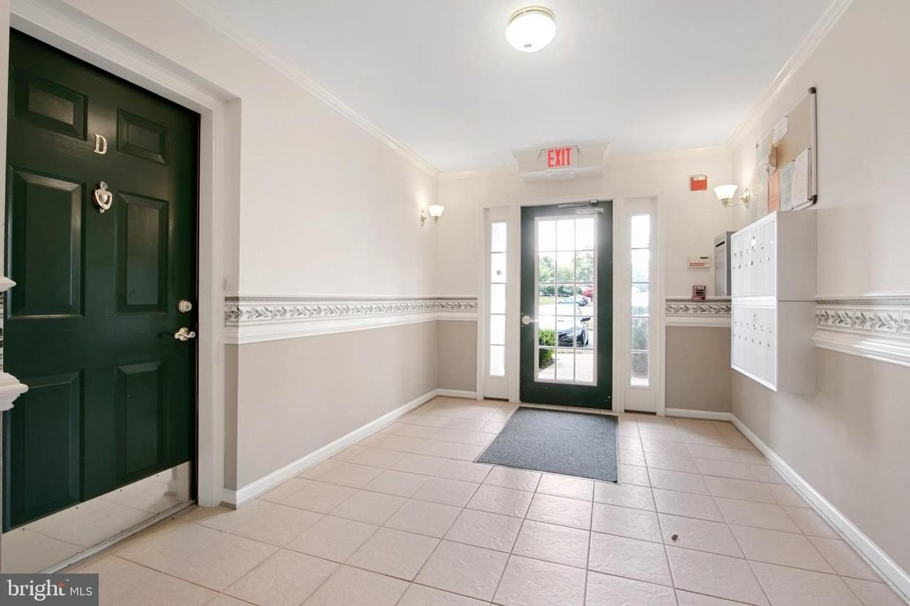 502 Bradley Ct - Photo 6 of 40