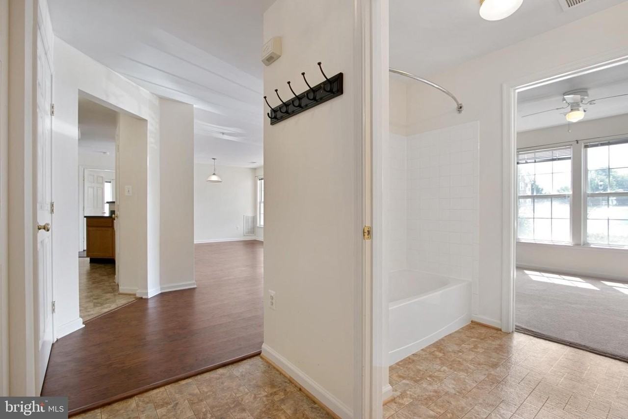 502 Bradley Ct - Photo 7 of 40