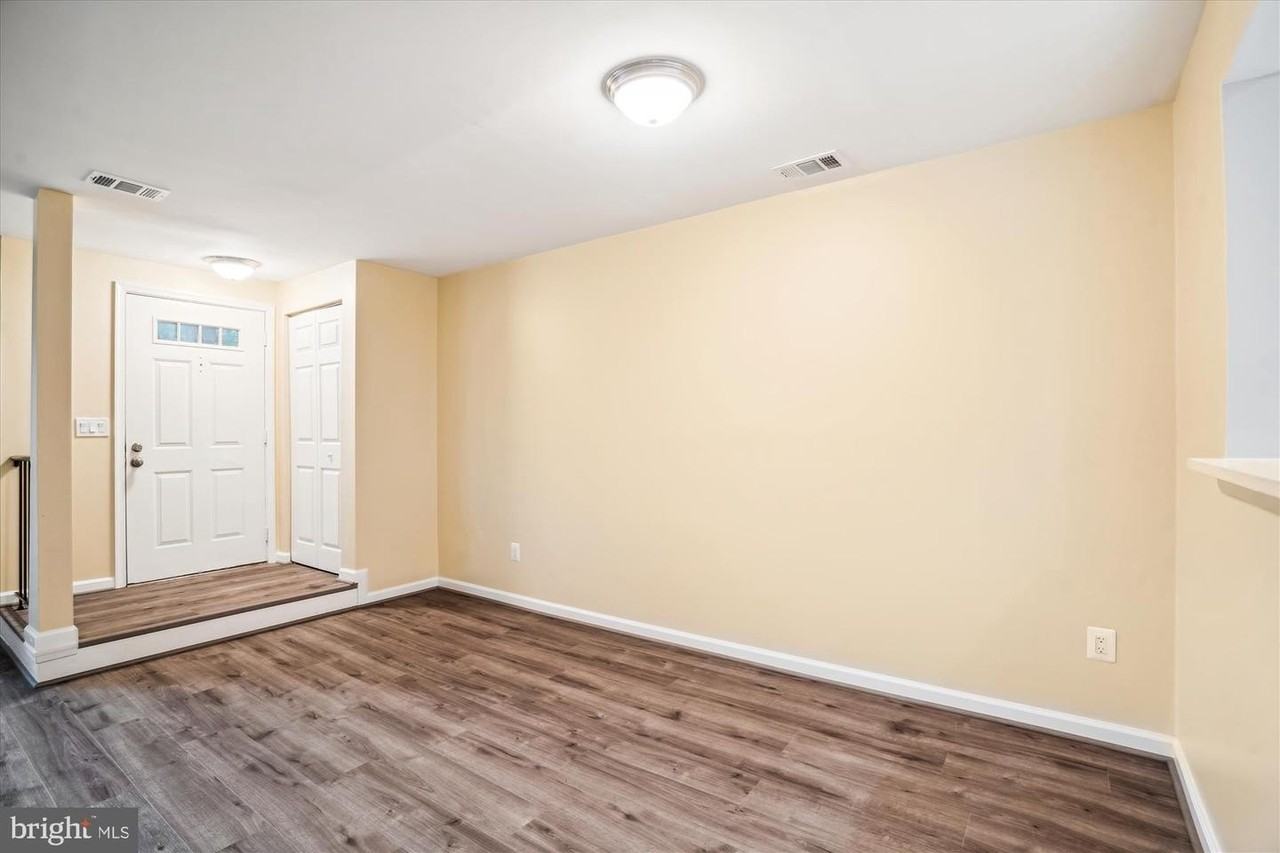 2970 Schubert Dr - Photo 5 of 39