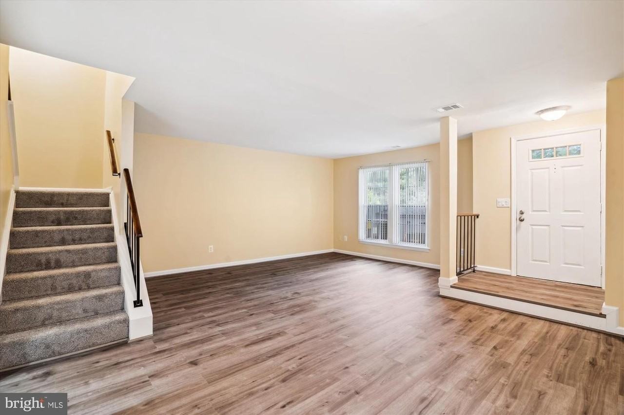 2970 Schubert Dr - Photo 7 of 39