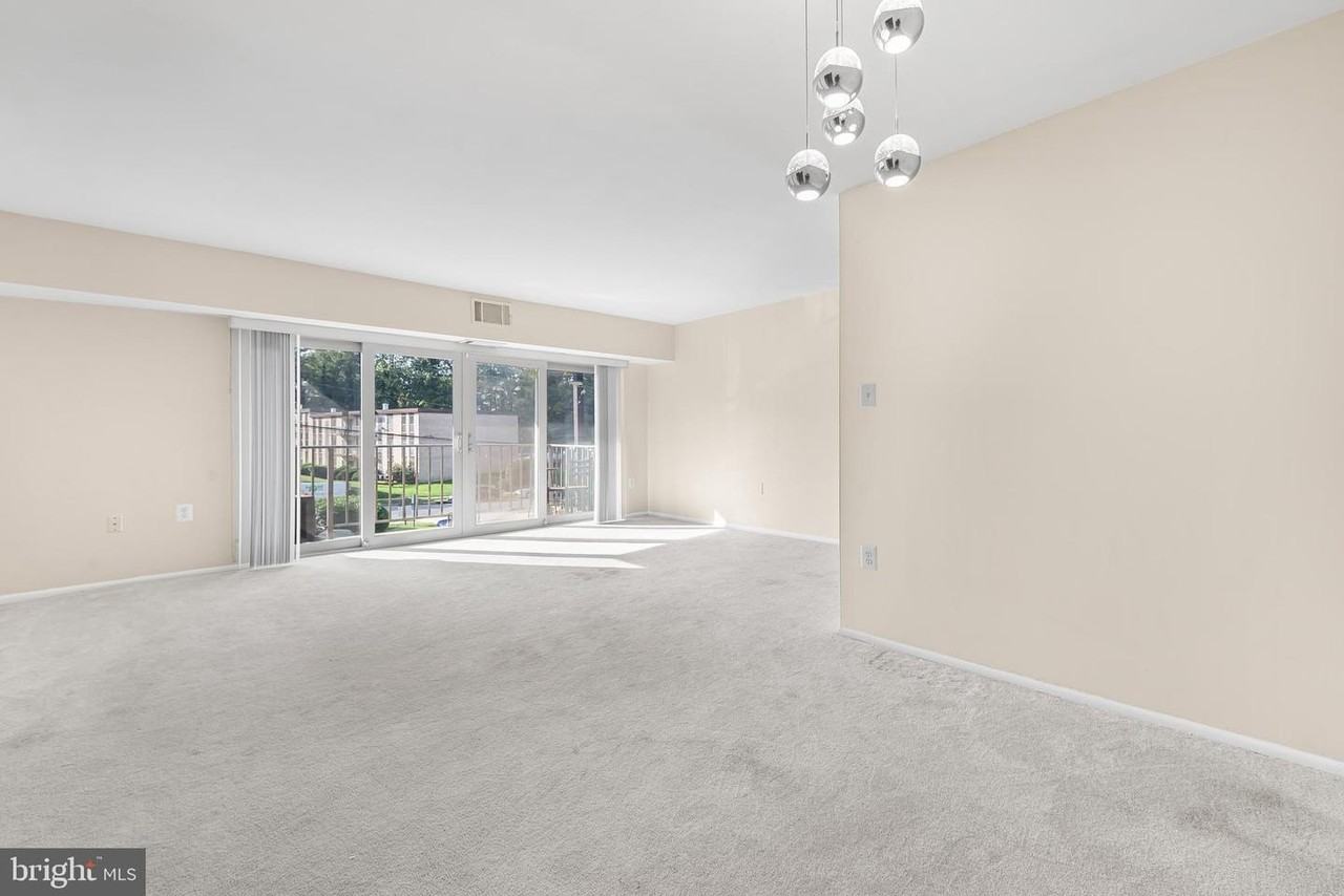 5204 Newton St - Photo 6 of 17