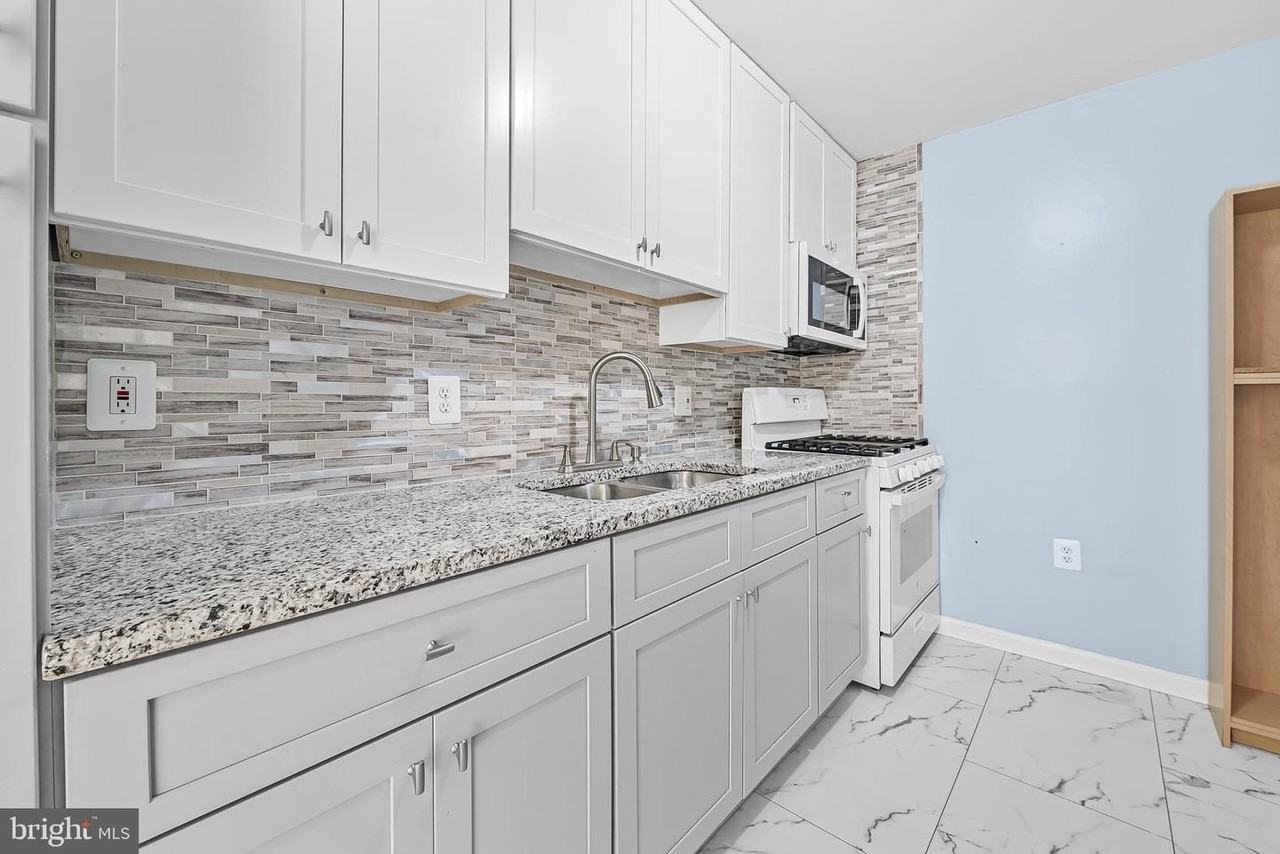 5204 Newton St - Photo 7 of 17