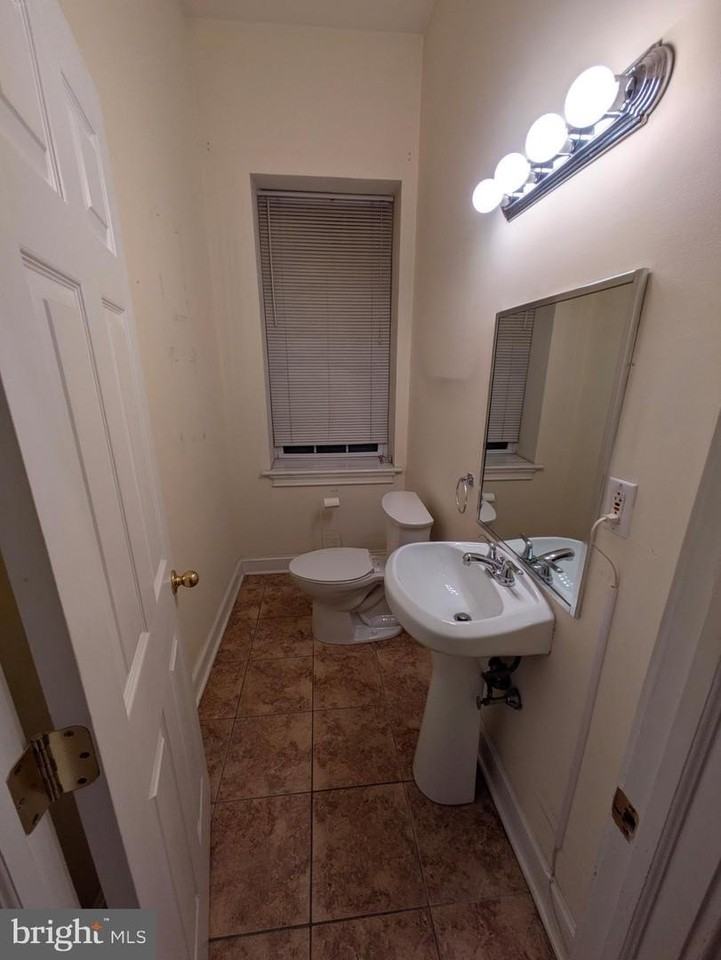 2622 Poplar St - Photo 4 of 9