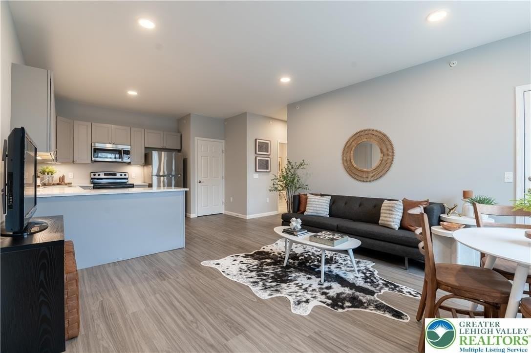 948 N Front St Unit B-5 - Photo 4 of 26