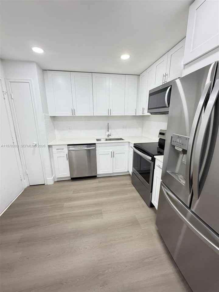 22605 Sw 66th Ave #403 - Photo 3 of 20