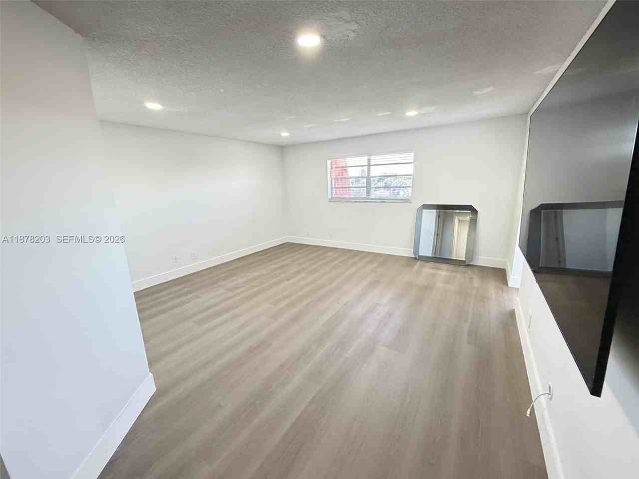 22605 Sw 66th Ave #403 - Photo 6 of 20
