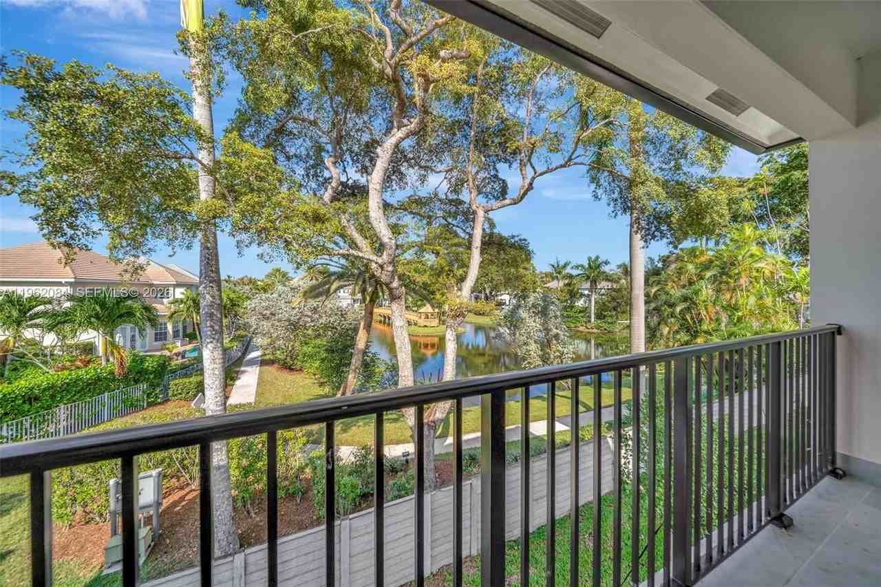 1427 Sw 23rd St #1427 - Photo 4 of 50