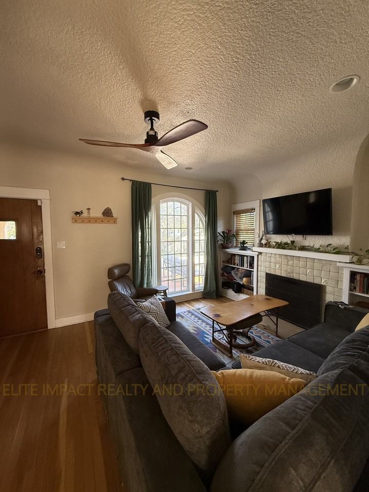 2548 E 3rd St #1 - Photo 4 of 19