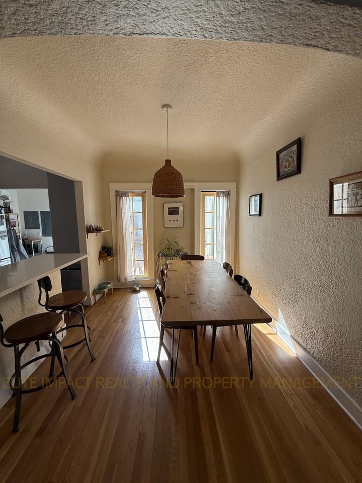 2548 E 3rd St #1 - Photo 5 of 19